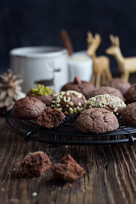 Rezept für Schoko-Zimt-Busserl. Super schokoladige Weihnachtsplätzchen. • Maras Wunderland #weihnachtsplätzchen #plätzchen #christmascookies #chocolatecookies #schokokekse