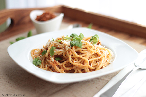 Spaghetti mit Tomatenpesto