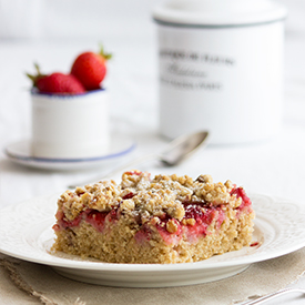 Erdbeerkuchen mit Nussstreuseln