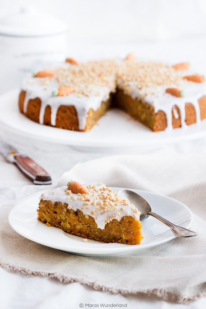 Rezept für einen österlichen Karottenkuchen. Sehr saftig mit Öl gebacken. Mein Lieblingskuchen zur Osterzeit.