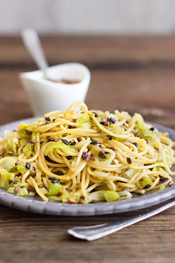 Spaghetti-Salat mit Lauch