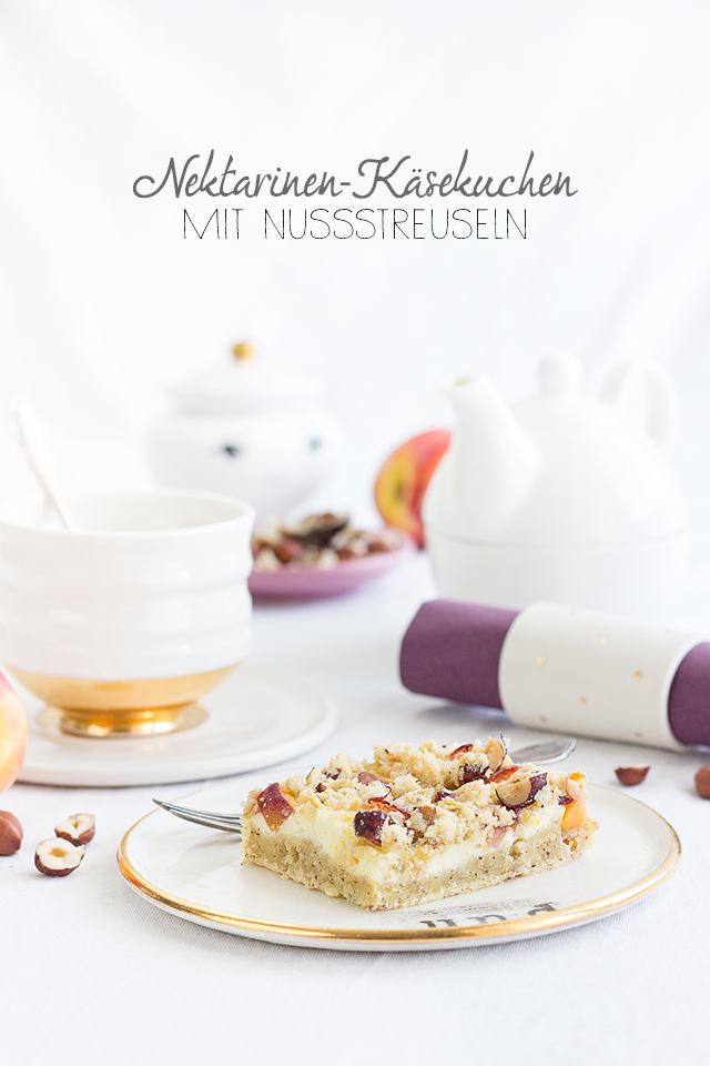 Nektarinen-Käsekuchen mit Nussstreuseln