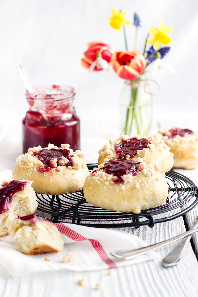 Marmeladen-Käsekuchen-Hefetaler