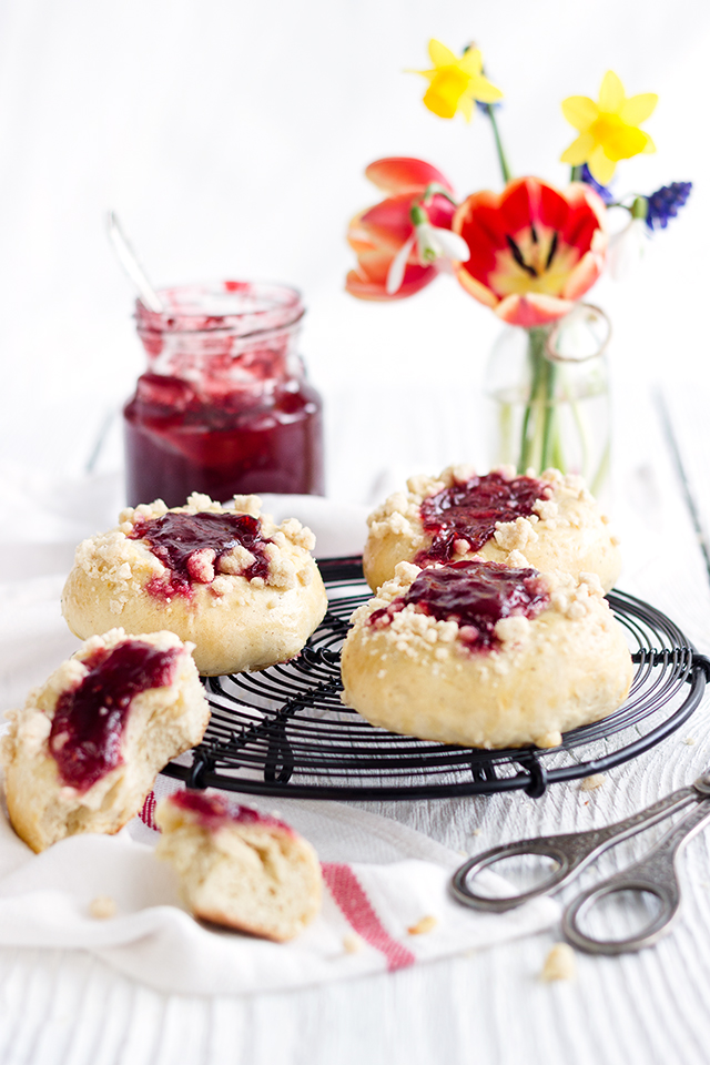 Marmeladen-Käsekuchen-Hefetaler