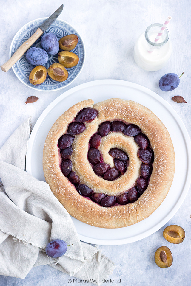 Veganer Zwetschgen-Mohn-Hefekuchen