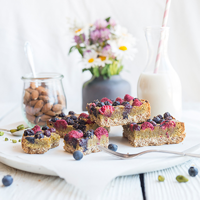 Gesunder Beeren-Pistazien-Kuchen