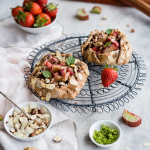 Gesunde Erdbeer-Rhabarber-Galettes in mini