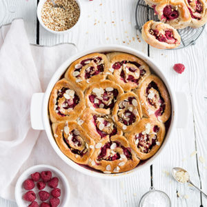 Himbeer-Hefeschnecken mit Mandeln und Zimt-Zucker von Maras Wunderland