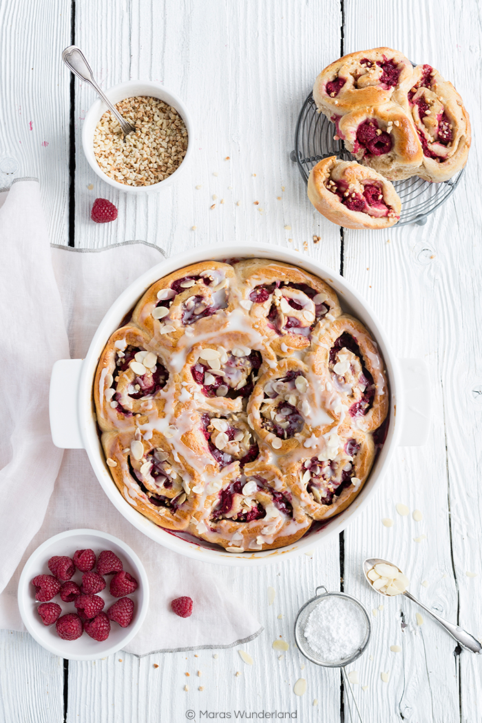 Himbeer-Hefeschnecken mit Mandeln und Zimt-Zucker von Maras Wunderland