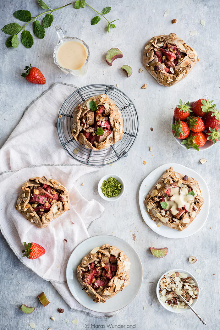 Gesunde Mini Erdbeer-Rhabarber-Galettes