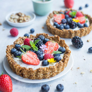 Healthy Berry Skyr Tartelettes