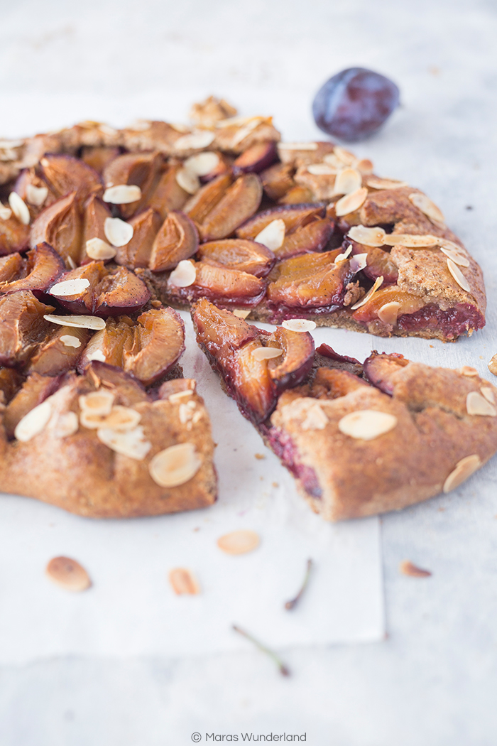 Zwetschgen-Galette mit Kaffee-Walnuss-Creme