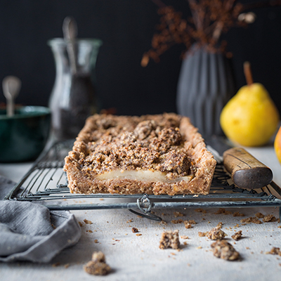 gesunde & vegane Birnen-Mohn-Tarte mit Erdnussbutter