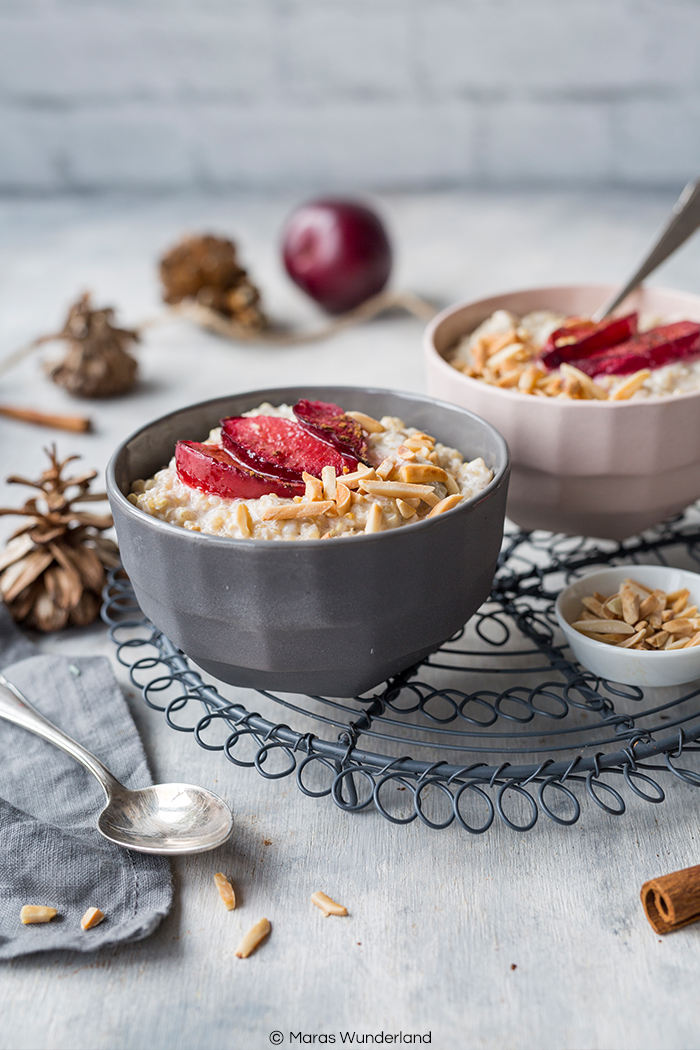 Milchquinoa mit gerösteten Zimt-Pflaumen