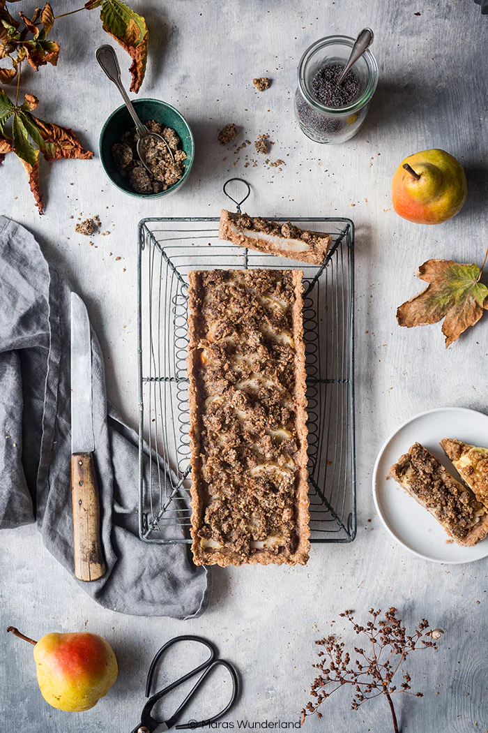 gesunde & vegane Birnen-Mohn-Tarte mit Erdnussbutter
