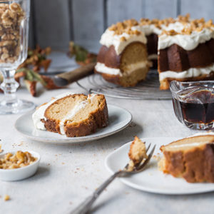 Maple Cake mit karamellisierten Walnüssen