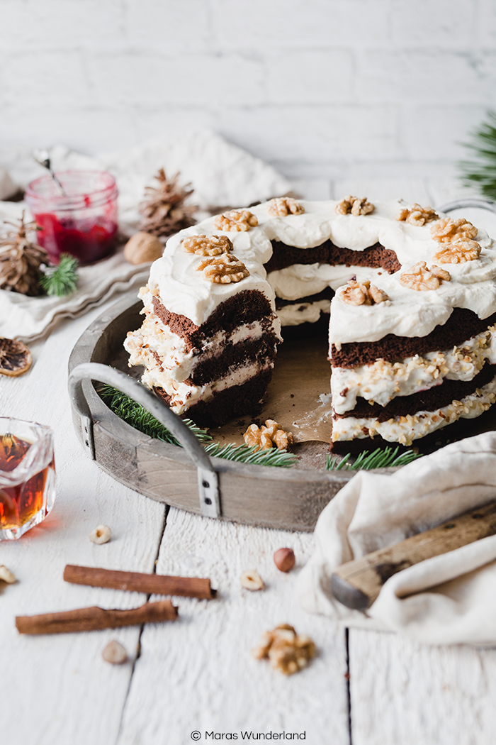 Rezept für einen gesünderen weihnachtlichen Gewürzkranz - eine Mischung aus Gewürzkuchen und Frankfurter Kranz. Aromatisch, saftig, cremig und unglaublich lecker. • Maras Wunderland #gewürzkuchen #weihnachtskuchen #weihnachtsrezept #christmascake #spicedcake #healthybaking #christmastreat #maraswunderland #frankfurterkranz #