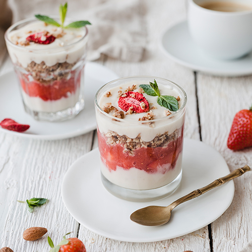 Veganes Erdbeer-Mandel-Dessert