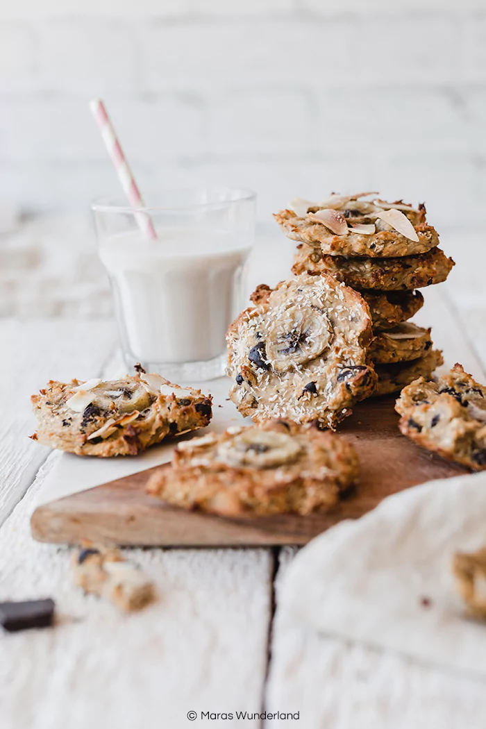 Rezept für die besten gesunden Banana Cookies ever. Richtig lecker & soft, dazu vegan, glutenfrei, paleo und ohne zugesetzten Zucker, nur aus den Früchten. Dazu schnell & einfach gemacht und auch der perfekte süße Snack für Kinder. • Maras Wunderland #paleo #cookies #glutenfreee #glutenfrei #vegan #kekse #sugarfree #zuckerfrei #backenfürkinder #backenmitkindern #snack #gesundesnack #vegansnack