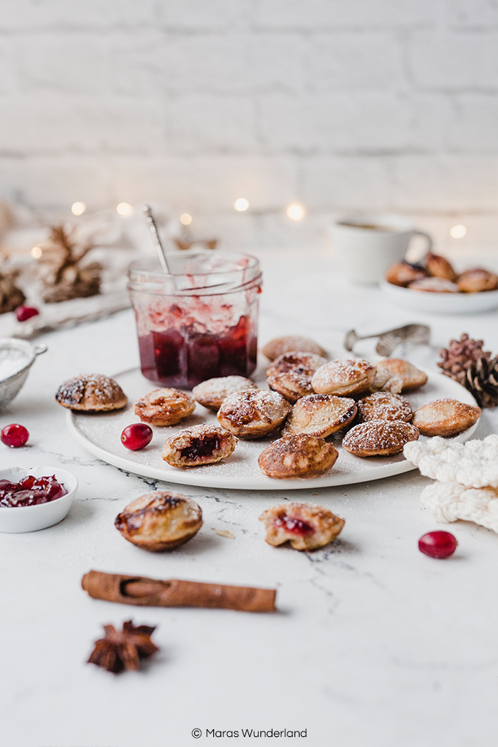 Rezept für gesündere Poffertjes - wahlweise mit Marmelade gefüllt. Der Klassiker auf jedem Weihnachtsmarkt. Super lecker. • Maras Wunderland #poffertjes #weihnachtsmarkt #christmastreat #yeast #maraswunderland #weihnachtsrezept #christmasrecipe