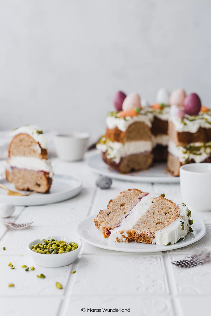 Gesünderer Osterkranz. Ein einfaches Rezept für einen saftigen Rührkuchen, der perfekt zu Ostern passt. • Maras Wunderland #osterkuchen #eastercake #ostern #osterkranz #rührkuchen #gesundbacken #healthycake #gesunderkuchen #frankfurterkranz