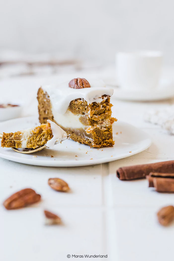 Gesünderer Kürbis-Käsekuchen mit Kürbisteig und Käsekuchenmasse. Ein einfaches Rezept für einen Herbstkuchen. Saftig und aromatisch. • Maras Wunderland #pumpkincheesecake #cheesecake #kürbiskäsekuchen #kürbiskuchen #käsekuchen