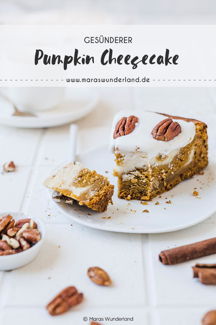 Gesünderer Pumpkin Cheesecake mit Kürbisteig und Käsekuchenmasse. Ein einfaches Rezept für einen Herbstkuchen. Saftig und aromatisch. • Maras Wunderland #pumpkincheesecake #cheesecake #kürbiskäsekuchen #kürbiskuchen #käsekuchen