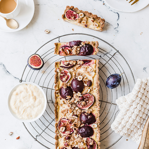 Vegane Grieß-Tarte mit Zwetschgen, Feigen & Äpfeln