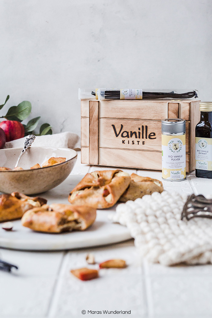 Gesündere Vanille-Plunder mit Zimt-Äpfeln. Ein einfaches und gelingsicheres Rezept für den Herbst. Super saftig und aromatisch. • Maras Wunderland #vanille #vanilleplunder #vanilleteilchen #vanillapastry #gesundbacken