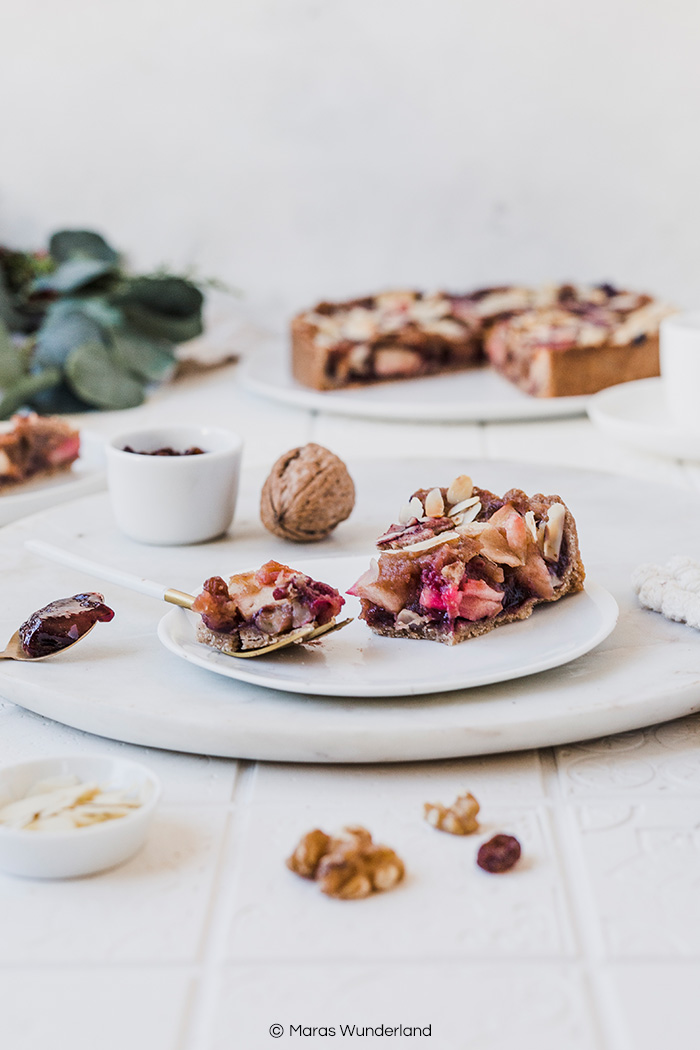 Vegane Bratapfel-Tarte. Ein easy peasy Rezept für die Weihnachtszeit. Gesund backen ist so einfach! • Maras Wunderland #vegan #veganbacken #bratapfel #bratapfeltarte #weihnachtskuchen #christmascake