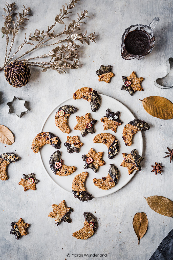 Glutenfreie und vegane Haferflockenplätzchen. Ein schnelles, einfaches und gesundes Rezept für die Weihnachtszeit. • Maras Wunderland #weihnachtsplätzchen #vegan #christmascookies #maraswunderland