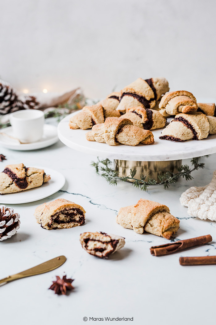 Vegane Zimt-Hörnchen. Schnell und einfach gemacht. Perfekt fürs Weihnachtsfrühstück. • Maras Wunderland