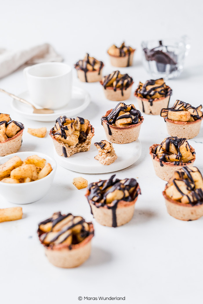 Vegane Mini-Apfelmuffins ohne Zucker. Glutenfrei und RESET geeignet. Schnell gemacht und perfekt für Kinder. • Maras Wunderland #applepies #apfelkuchen #muffins