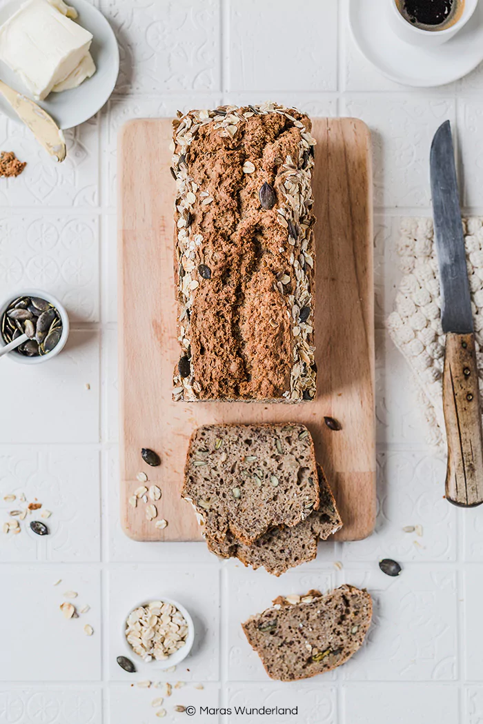 Gesundes Dinkel-Haferbrot. Ein schnelles und einfaches Rezept ohne Gehzeit. Vollkorn und vegan. • Maras Wunderland