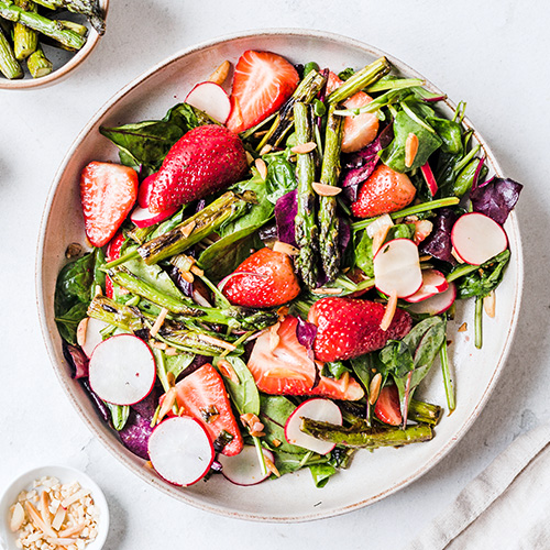 Veganer Erdbeer-Spargel-Salat