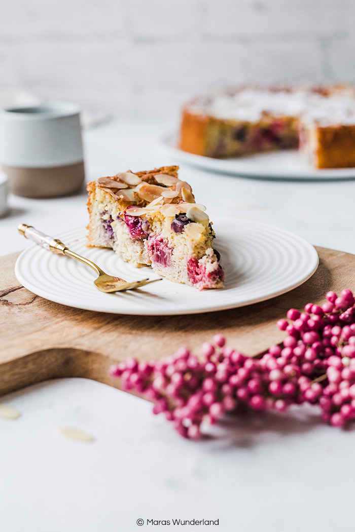 Glutenfreier & schneller Beerenkuchen. Ein einfaches Rezept für einen saftigen und lockeren Kuchen. • Maras Wunderland