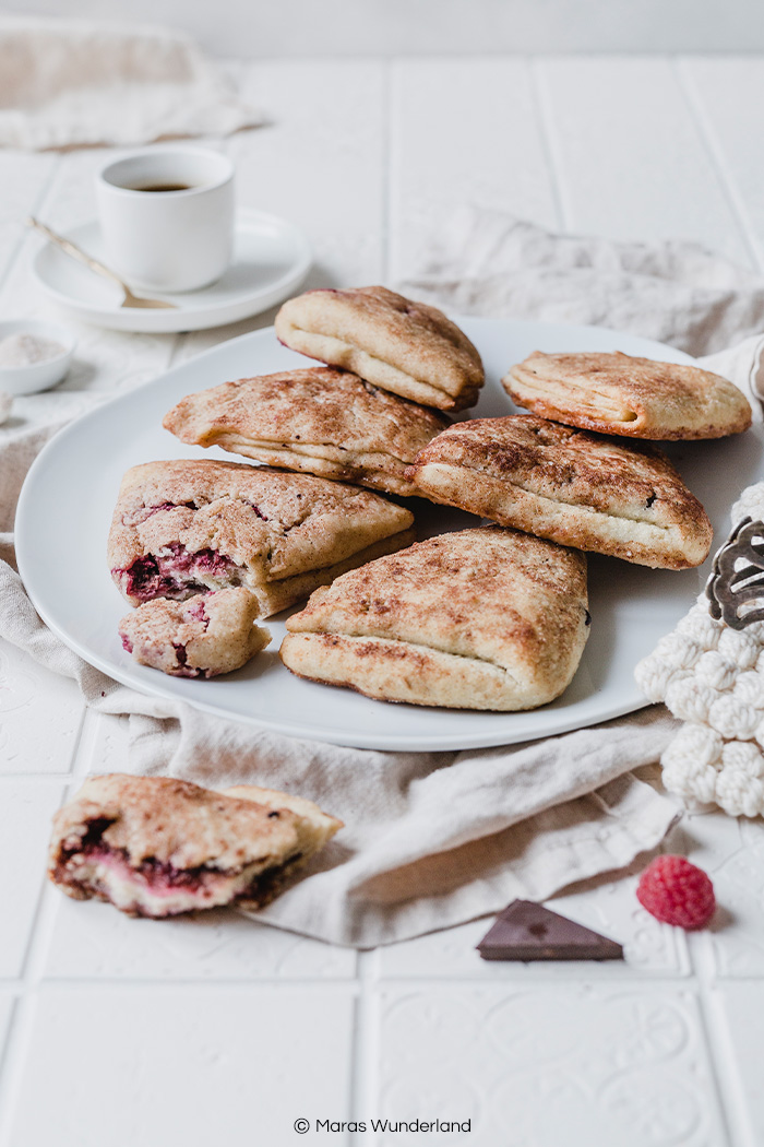 Vegane Quarkfächer mit Himbeeren und Schokolade. Gesund, einfach und schnell gemacht und super lecker. • Maras Wunderland