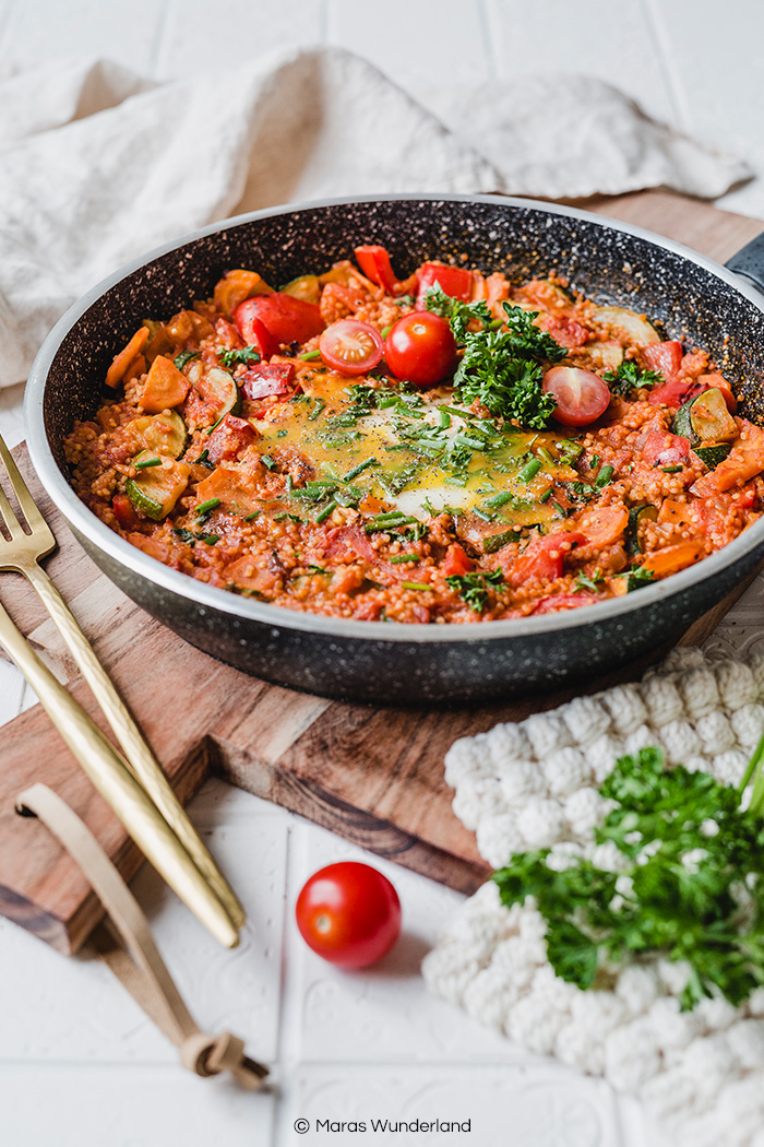 Hirse-Shakshuka. Schnell gemacht und super gesund. • Maras Wunderland #shakshuka #gesunderezepte #abendessen #mittagessen #abnehmrezepte #vegetarisch #veggie