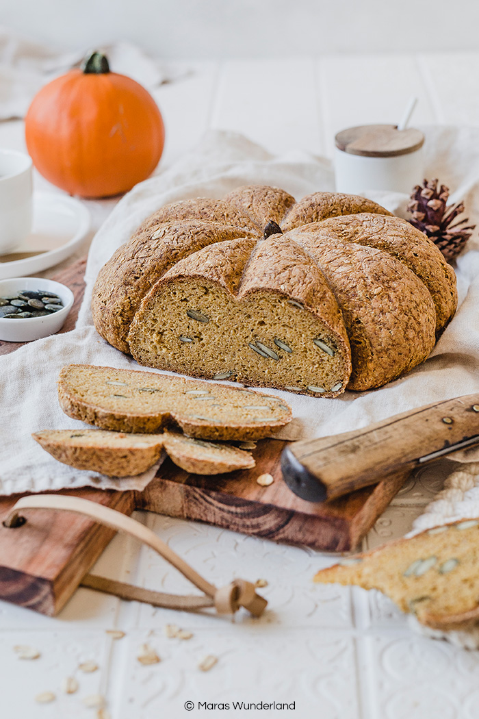 Gesundes Kürbisbrot - süß oder herzhaft. Im Kürbis-Look und mit Dinkel, Buchweizen und Kürbispüree. • Maras Wunderland #pumpkinbread #bread #brot