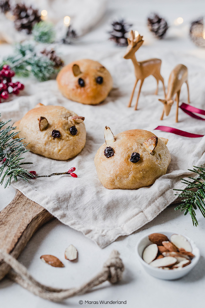 Süße Mäuse-Brötchen - einfach gemacht und ohne Hefe. Gesünderer Quark-Öl-Teig in Mäuseform. Perfekt für Kinder. Weihnachtlich lecker. • Maras Wunderland #christmas #weihnachtsbäckerei #weihnachtsrezepte
