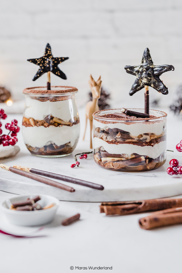 Leichtes Tiramisu - schnell gemacht und gut vorzubereiten. Mit Mikado Sticks. • Maras Wunderland #dessert #tiramisu #nachtisch #weihnachtsdesser #christmas