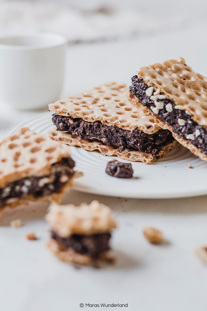 Selbstgemachtes, veganes Hanuta. Gesünder und perfekt als Snack - vor allem auch für Kinder. Schnell gemacht. • Maras Wunderland #hanuta #nussnougat