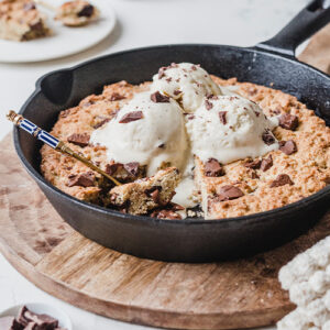 Veganer Chocolate Chip Skillet Cookie