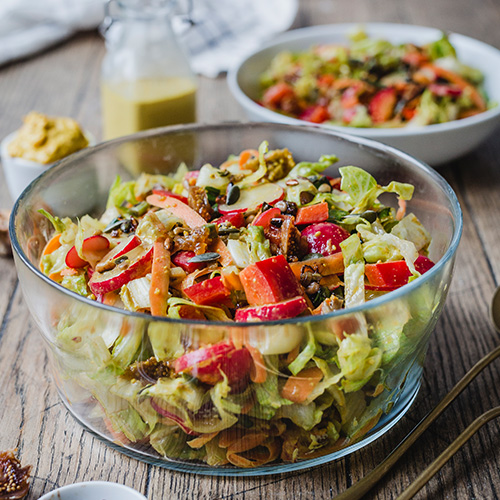 Bunter Salat mit Mango-Dressing