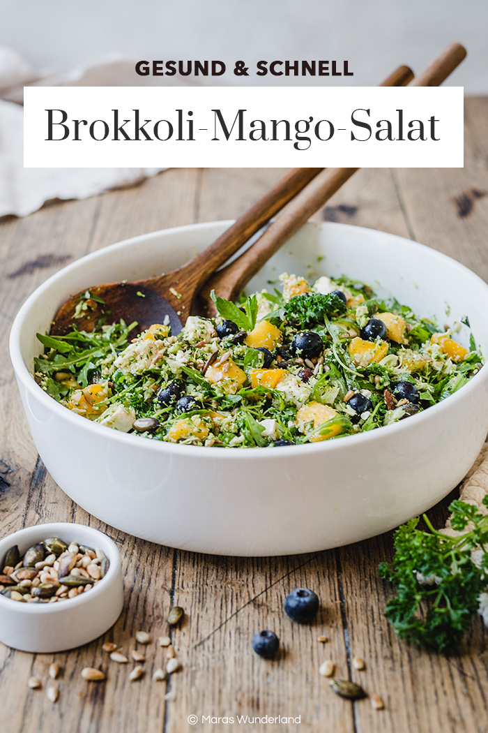 Gesunder Brokkoli-Mango-Salat. Schnell gemacht, vegetarisch und perfekt im Sommer. • Maras Wunderland #summersalad #salad #veggiefood #healthy