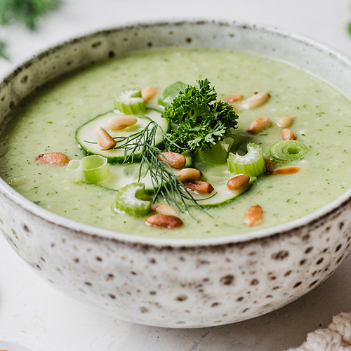 Vegane, kalte Gurkensuppe