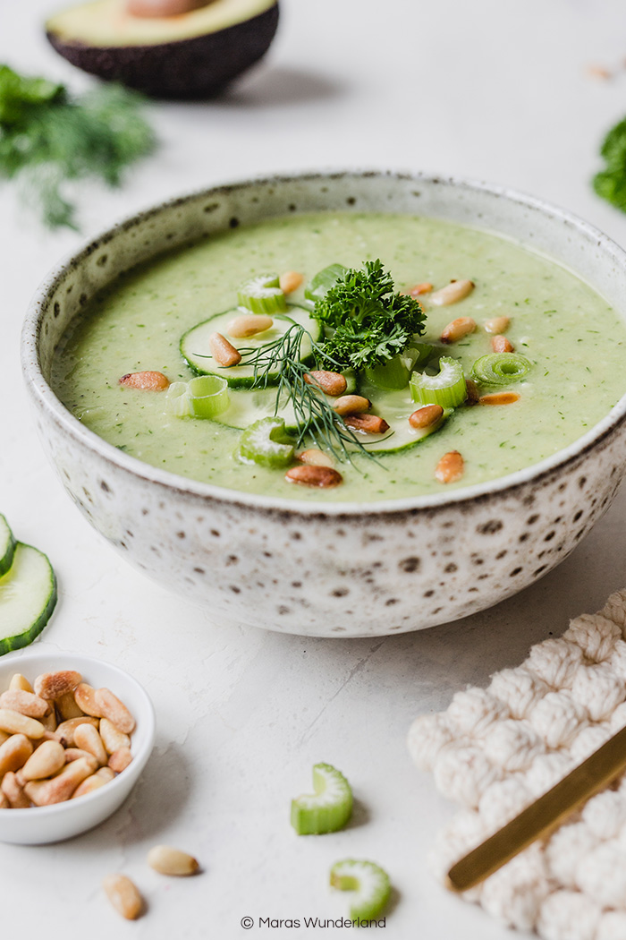 Vegane, kalte Gurkensuppe mit Avocado und Sellerie. • Maras Wunderland