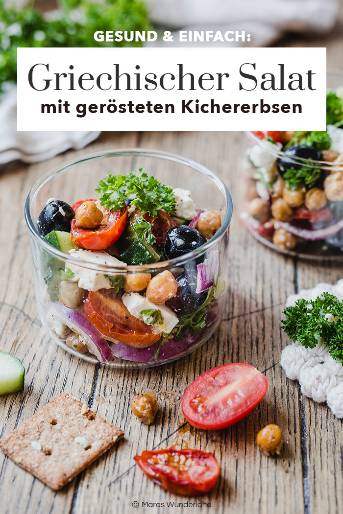 Griechischer Salat mit gerösteten Kichererbsen & Tomaten. Perfekt als Grillbeilage oder Mahlzeit. Einfach gemacht und gesund. • Maras Wunderland