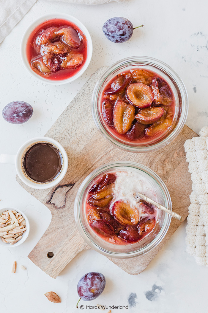 Overnight Oats mit Zimt und Zwetschgenkompott. Einfach und gesund. Optional vegan. • Maras Wunderland