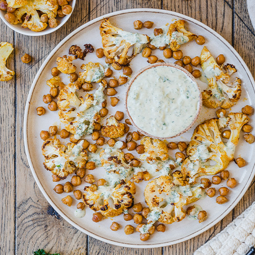 Blumenkohl und Kichererbsen mit Tahini-Dip